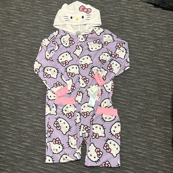 Hello Kitty onesie - Picture 3 of 3